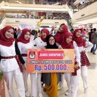 Tim dari Prodi D3 Keperawatan Tegal berhasil meraih Juara Harapan 3 pada acara Lomba Flashmob yang diselenggarakan oleh KPU Kota Tegal.