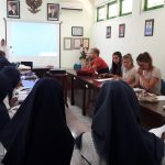 Mahasiswa Keperawatan Semarang sadang presentasi refleksinya