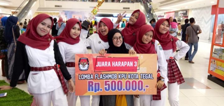 Tim dari Prodi D3 Keperawatan Tegal berhasil meraih Juara Harapan 3 pada acara Lomba Flashmob yang diselenggarakan oleh KPU Kota Tegal.